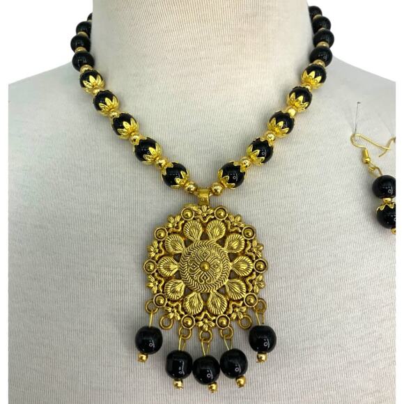 Black Beaded Gold Tone Pendant & Earring Fashion Jewelry Set - Picture 2 of 5